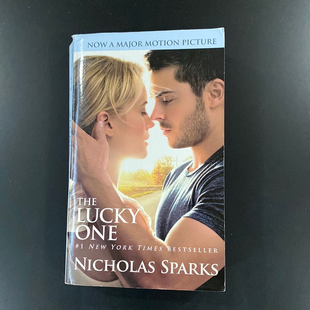 The Lucky One by Nicholas Sparks - Paperback Novel